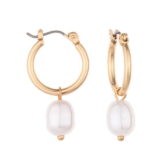 Charged Pearl huggie gold hoop earrings - Picture 2 of 3